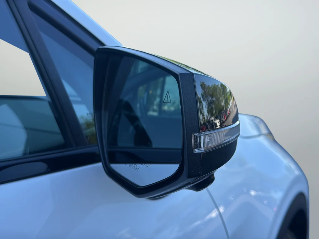 Used 2023 White Kia X-Pro Prestige image 37