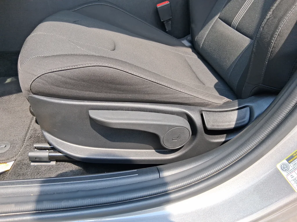 Used 2024 Silver Hyundai SE image 18