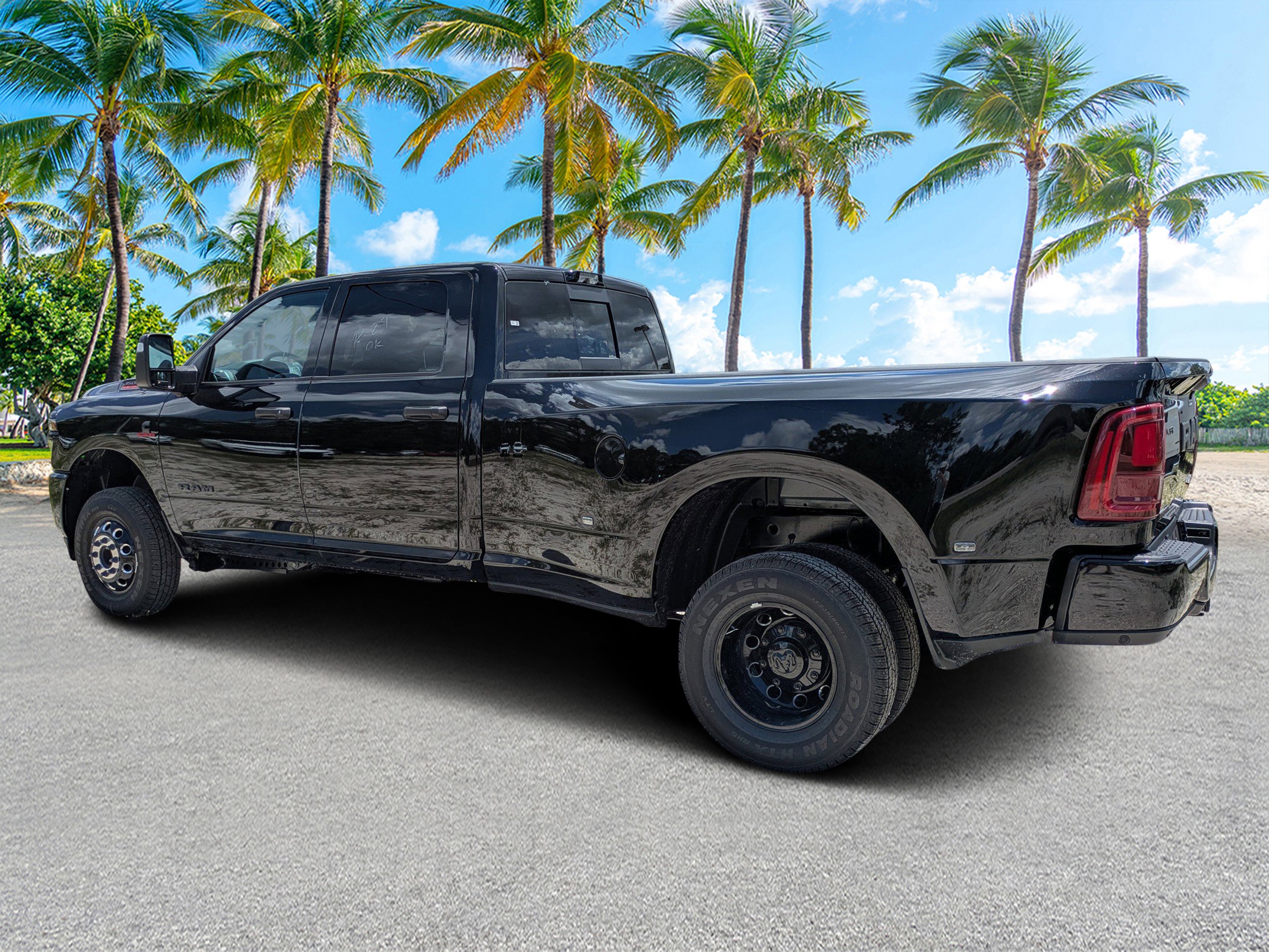 New 2026 Diamond Black Crystal Pearl-Coat Exterior Paint RAM Big Horn image 5