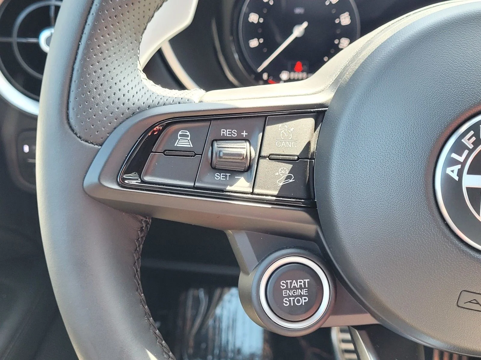 2025 Alfa Romeo Stelvio Base - Photo 16