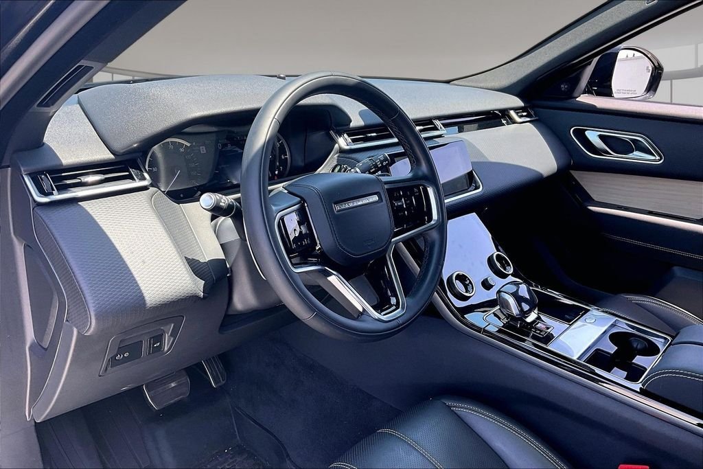 Certified Used 2023  Land Rover R-Dynamic S MHEV image 15