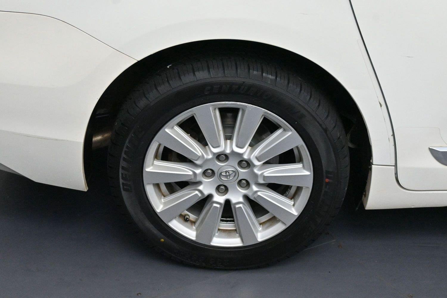 Used 2017 Blizzard Pearl Toyota XLE image 35