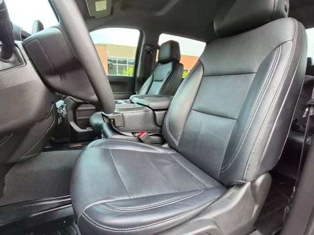 Used 2024 White Chevrolet Custom image 27