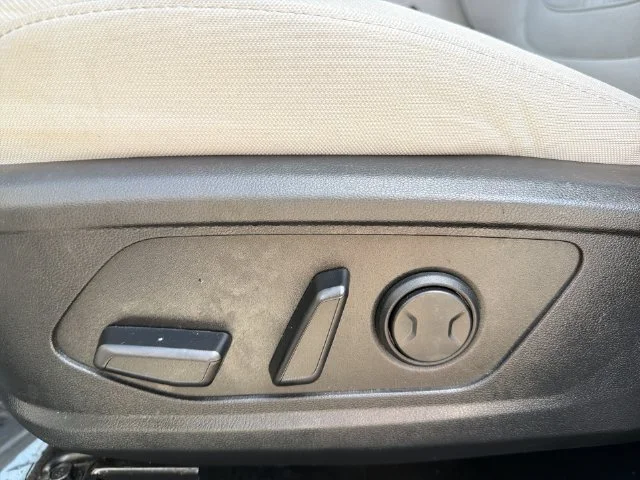 Used 2025 Gray Hyundai SEL image 34