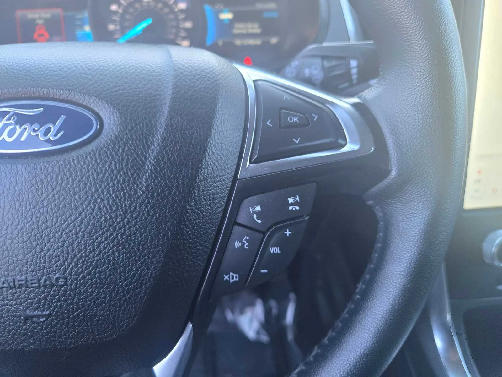 Used 2024  Ford Titanium image 26