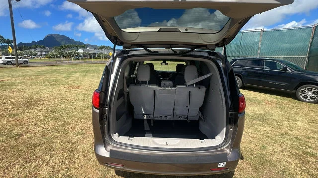 Used 2017 Silver Chrysler Touring image 10