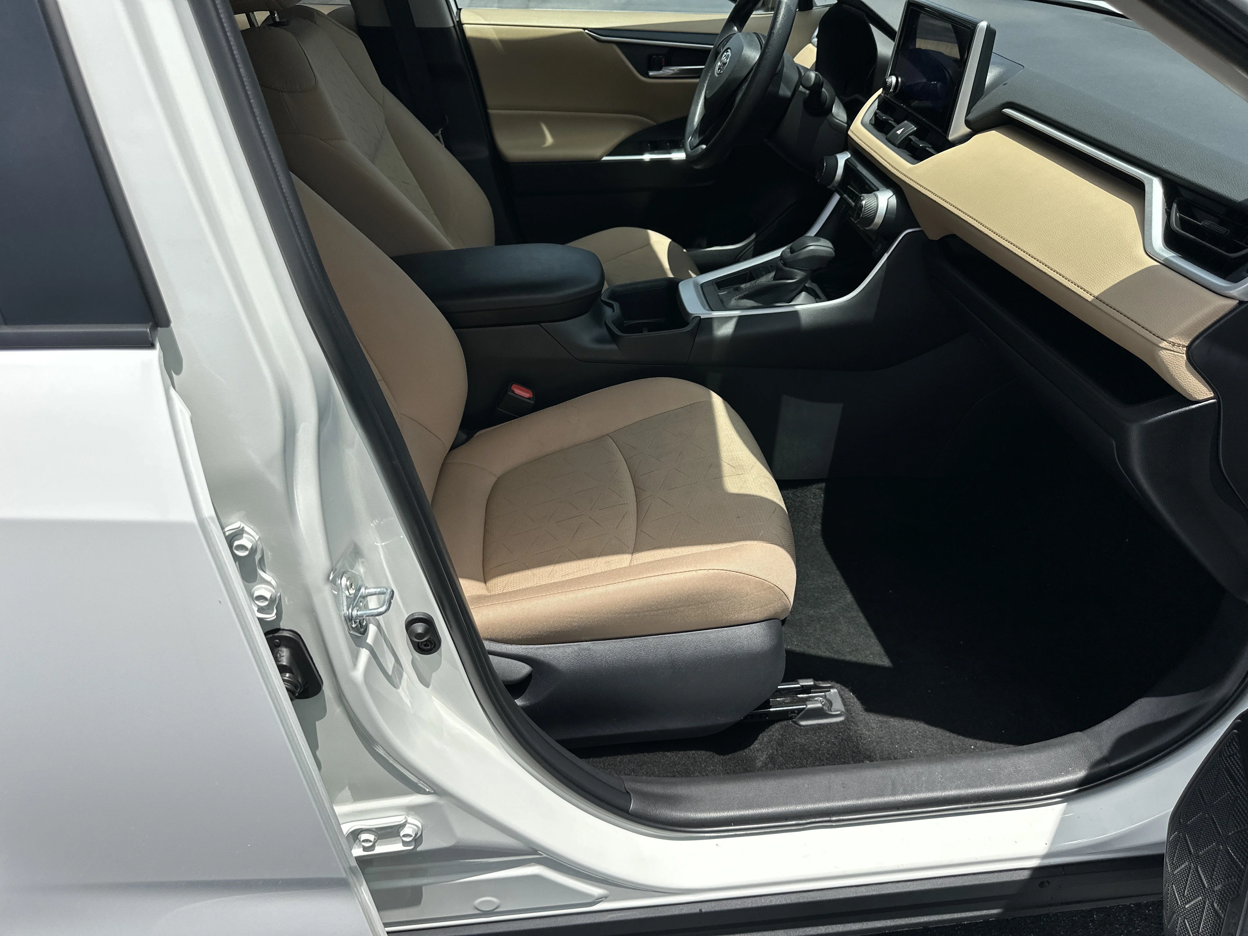 Used 2025 Ice Cap Toyota XLE image 13