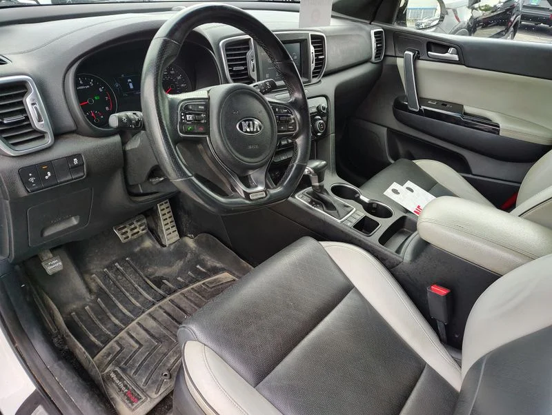 Used 2018 White Kia EX image 11