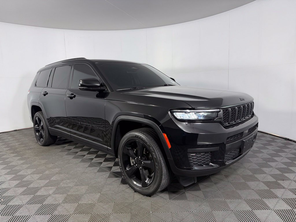 Used 2023 Black Jeep Altitude image 5