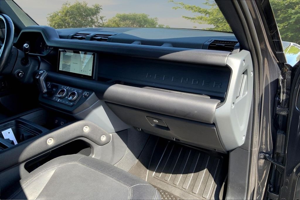 Used 2021 Gray Land Rover X-Dynamic HSE image 26