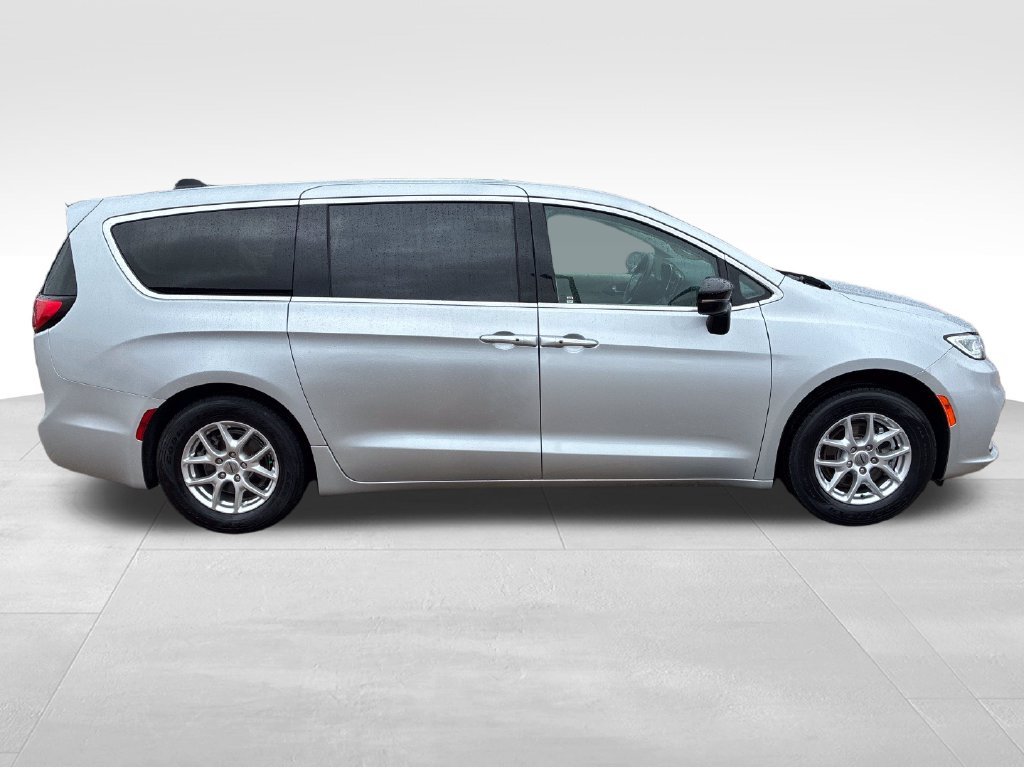 Used 2024 Silver Chrysler Touring L image 7