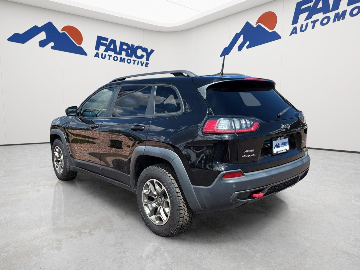 Used 2020 Diamond Black Crystal Pearlcoat Jeep Trailhawk image 8