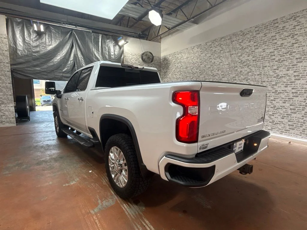 Used 2020 Iridescent Pearl Tricoat Chevrolet High Country image 5