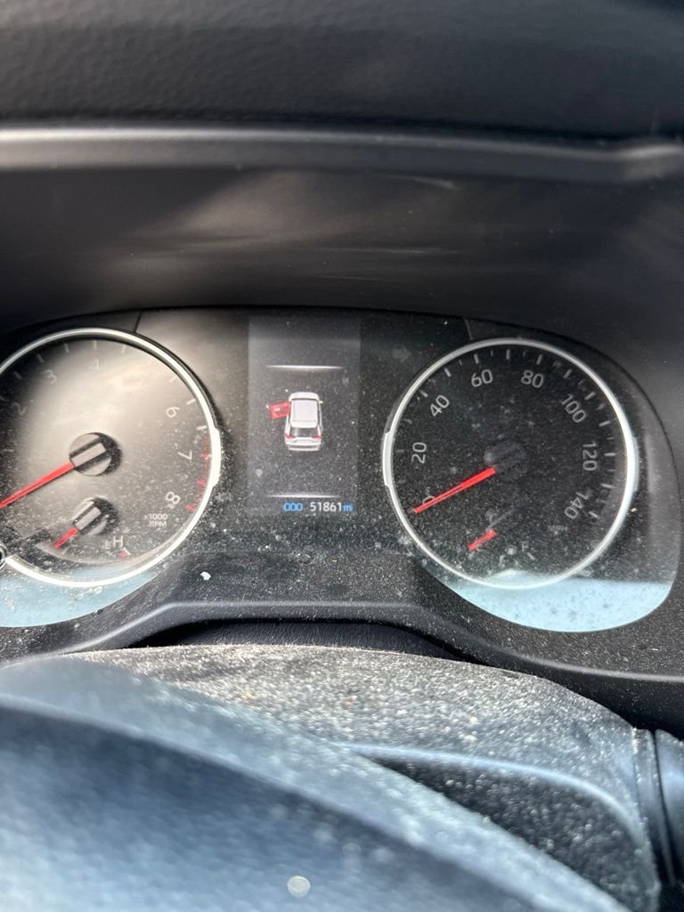 Used 2021  Toyota XLE Premium image 2