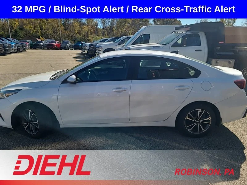 Used 2023 White Kia LXS image 9