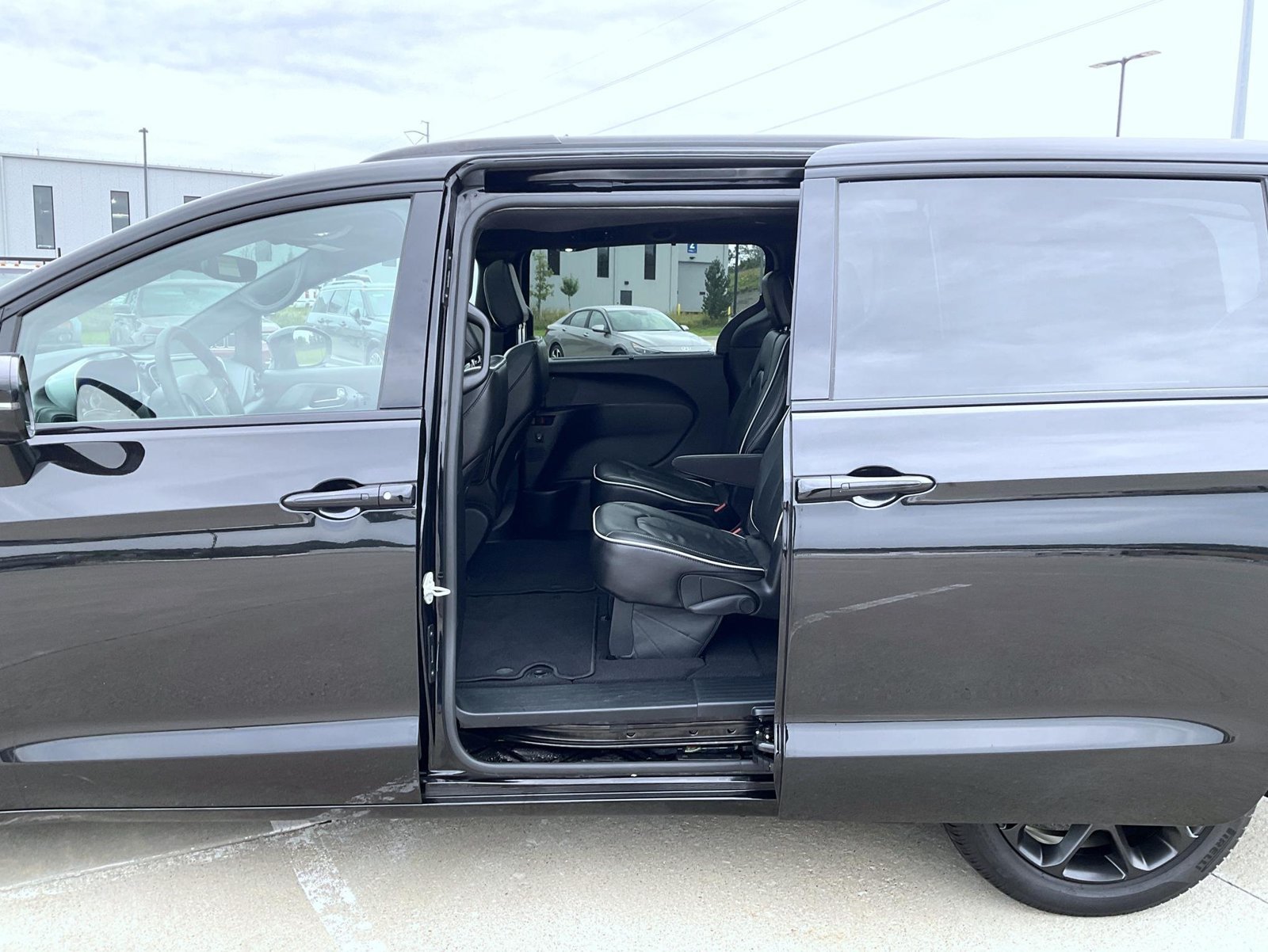 Used 2025 Black Chrysler Limited image 18