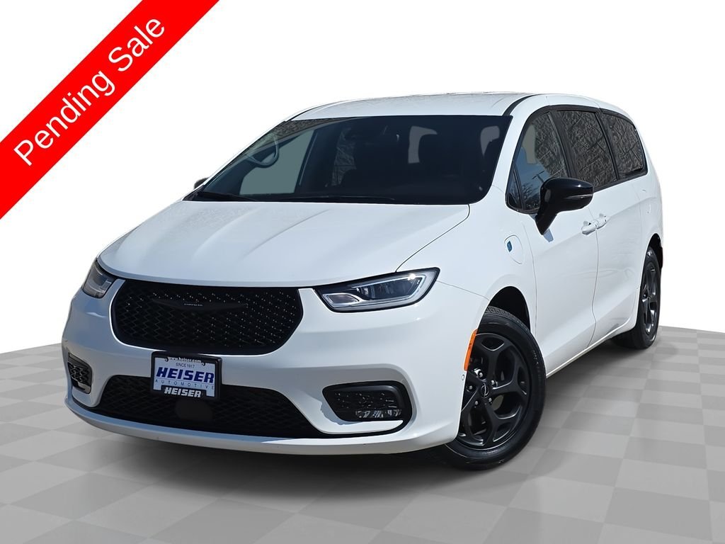 2024 Chrysler Pacifica Hybrid Select S-Appearance PHEV's photo