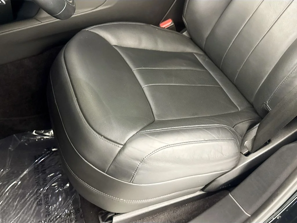 Used 2023 Black Land Rover SE Dynamic image 20