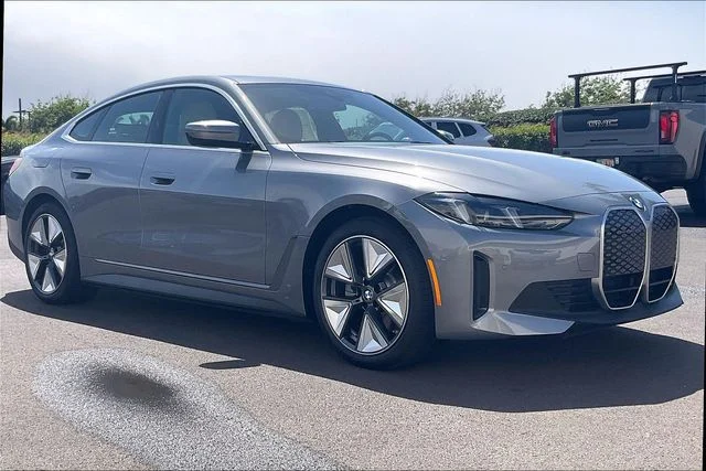 New 2026 Skyscraper Grey Metallic BMW eDrive40 image 2