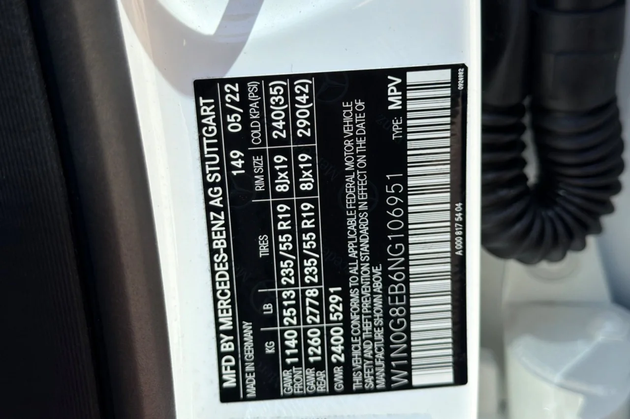 Certified Used 2022 Polar White Mercedes-Benz GLC 300 image 28