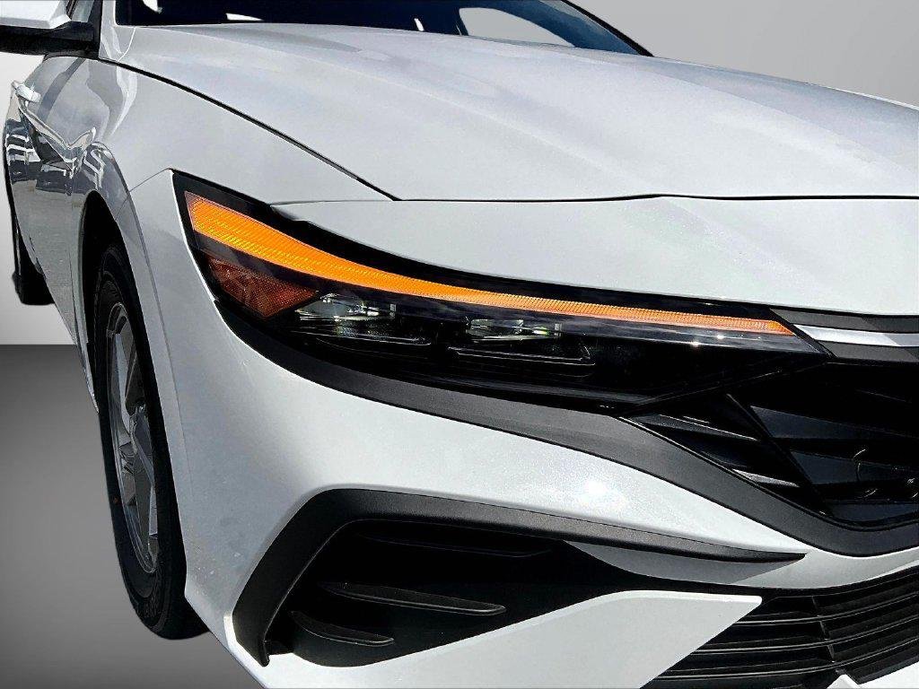 New 2026 White Hyundai SE image 24