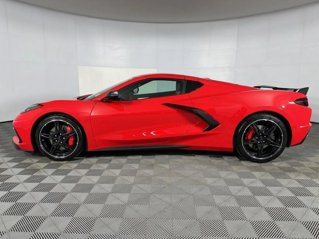 Used 2021 TORCH RED Chevrolet 2LT image 6