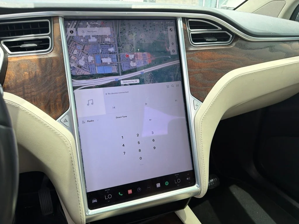 Used 2018 White Tesla 75D image 3