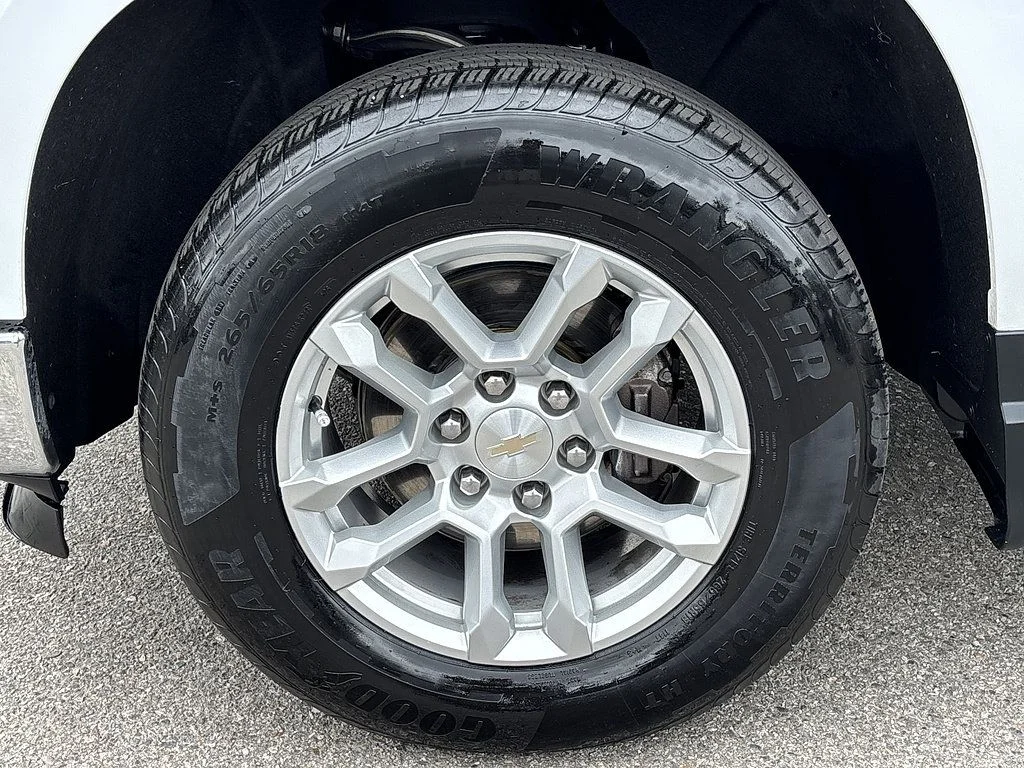 Used 2023 White Chevrolet LT image 28