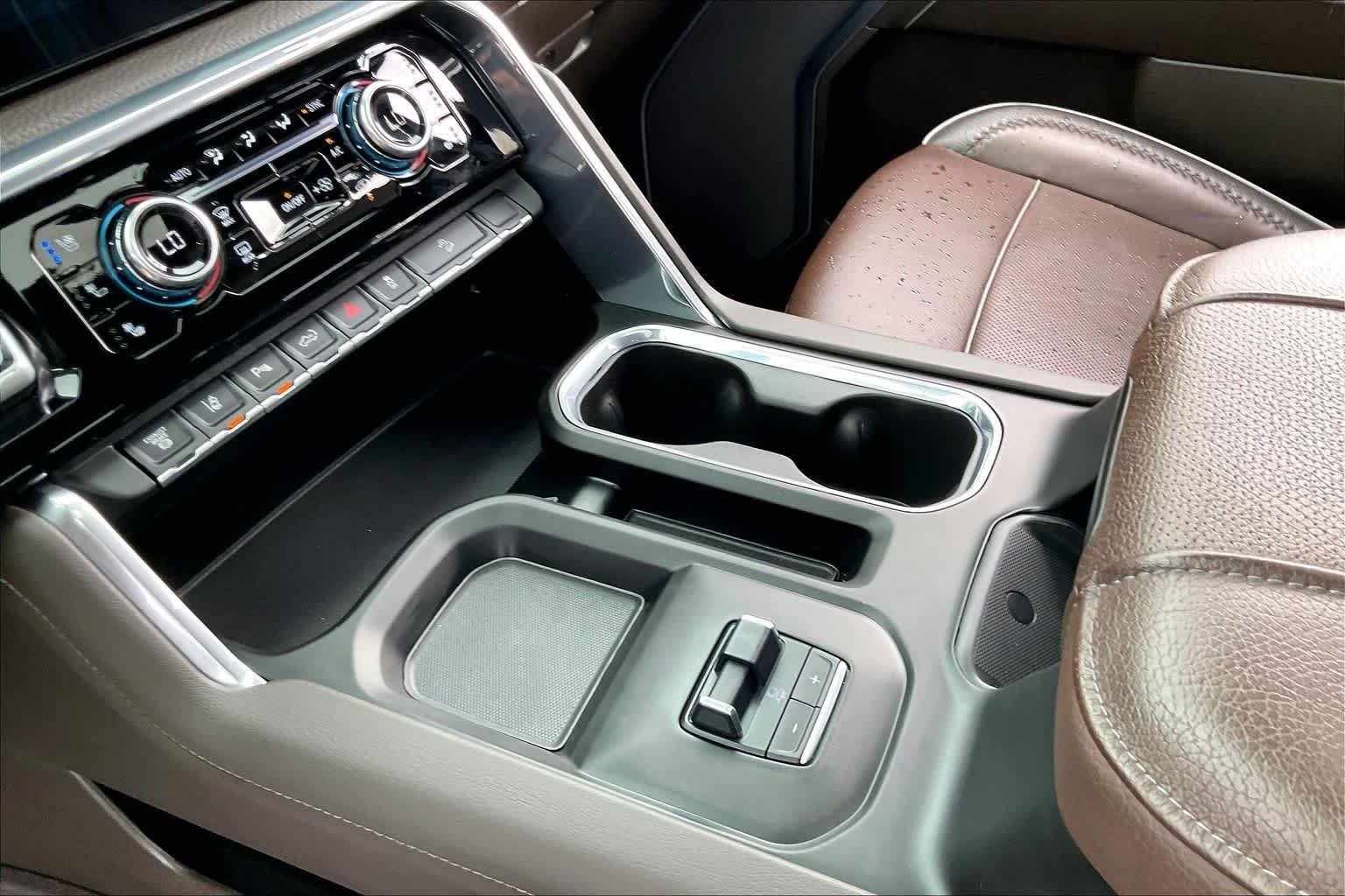 Used 2024 White Frost Tricoat GMC Denali image 17