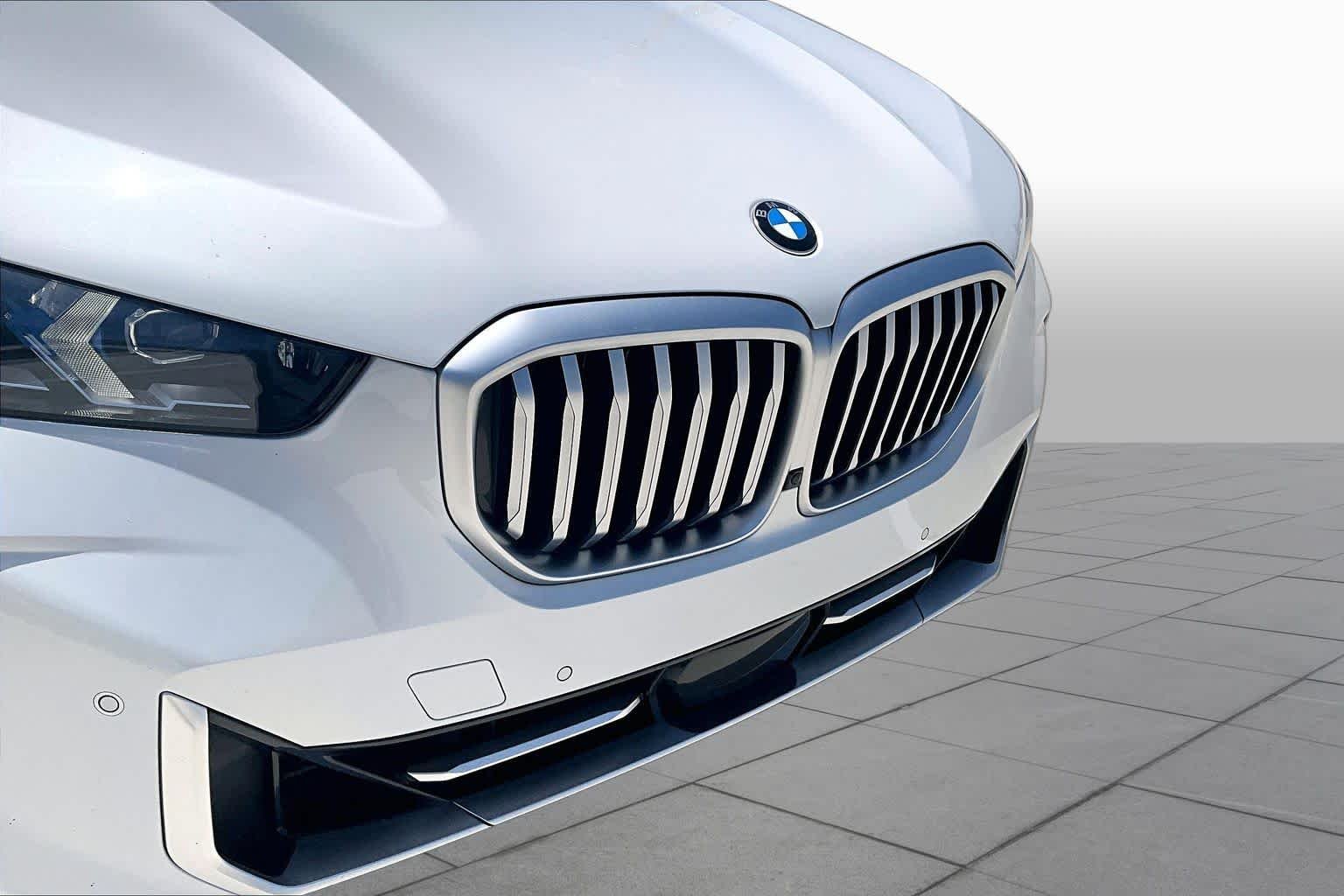 Used 2024 Mineral White Metallic BMW sDrive40i image 28