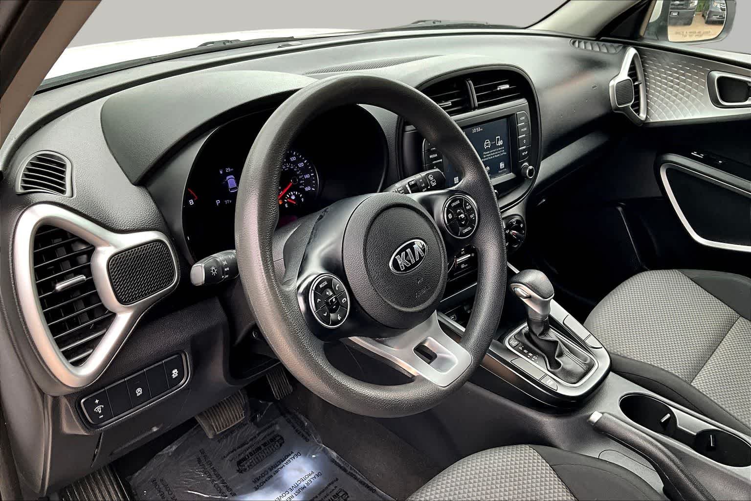 Used 2021 Snow White Pearl Kia LX image 16