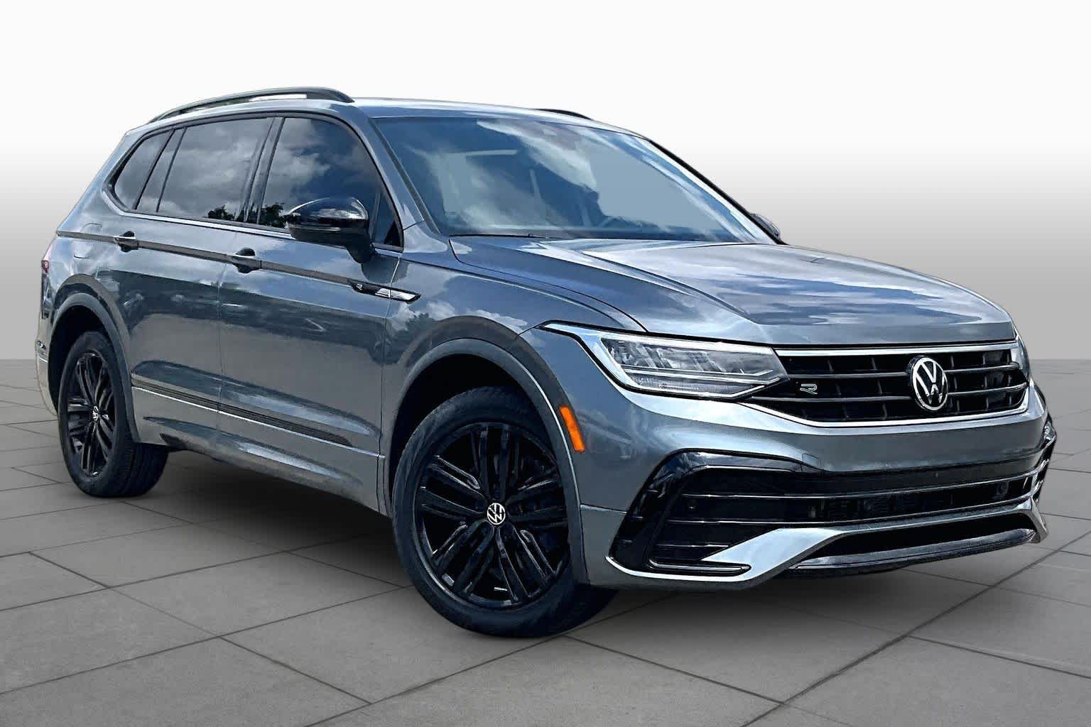 Used 2022 Platinum Gray Metallic Volkswagen SE R-Line Black image 3