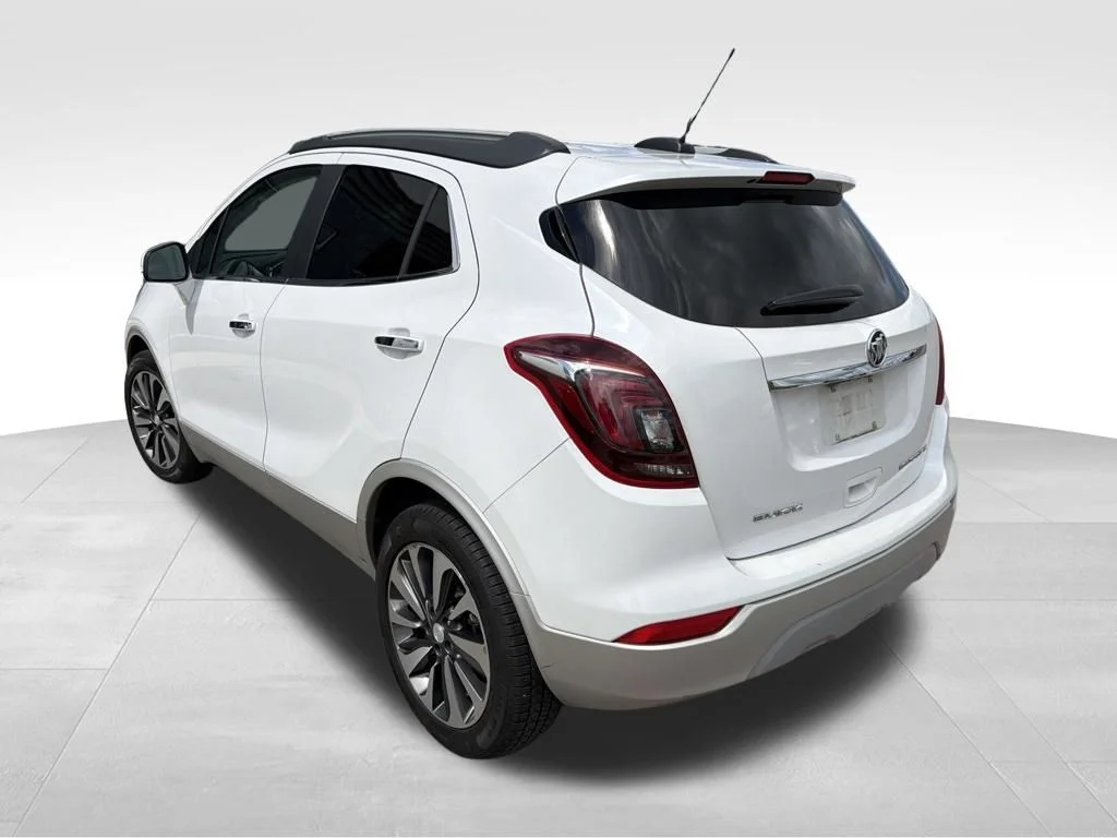 Used 2018 White Frost Buick Essence image 32