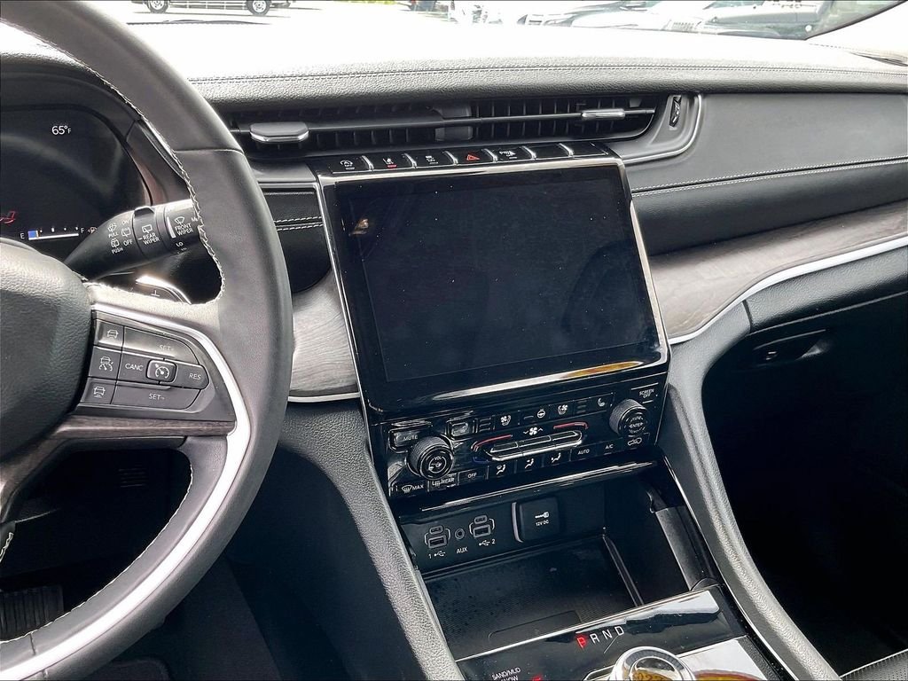 Used 2023 White/off-white Jeep Limited image 19