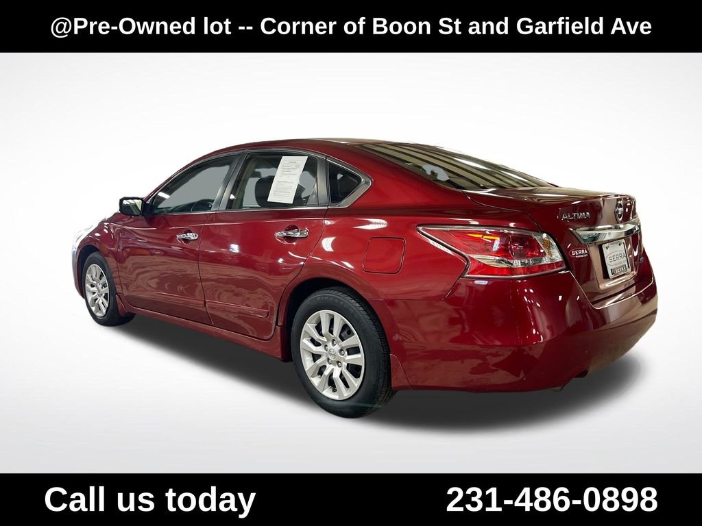 Used 2013 Red Nissan 2.5 S image 3