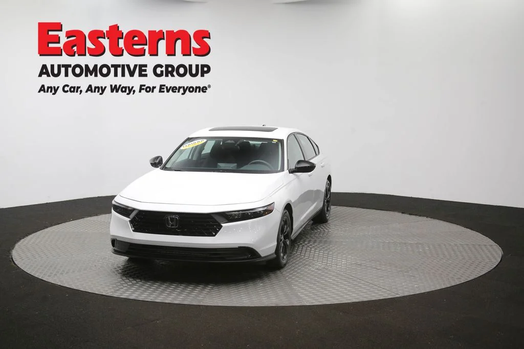 Used 2025 White Honda SE image 52
