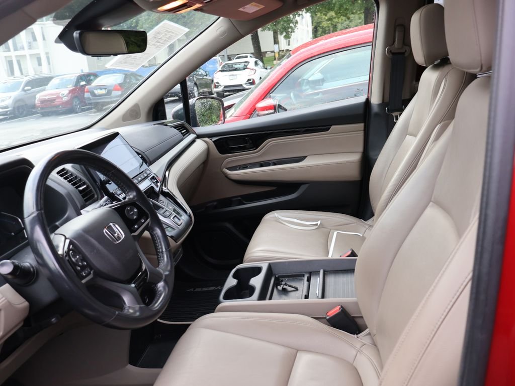Used 2023 Red Honda Touring image 11