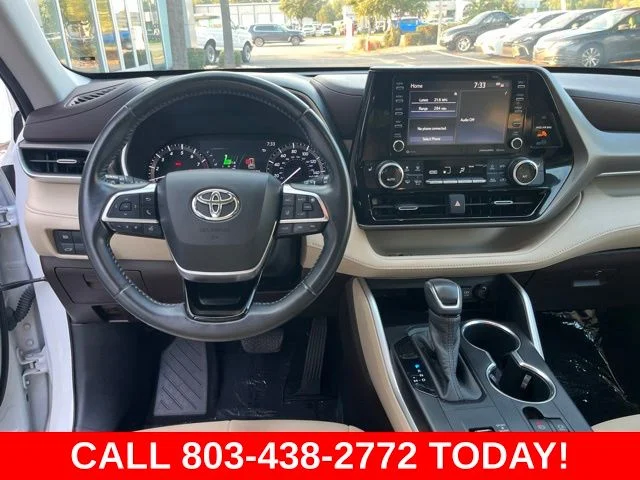 Used 2020 White Toyota XLE image 18