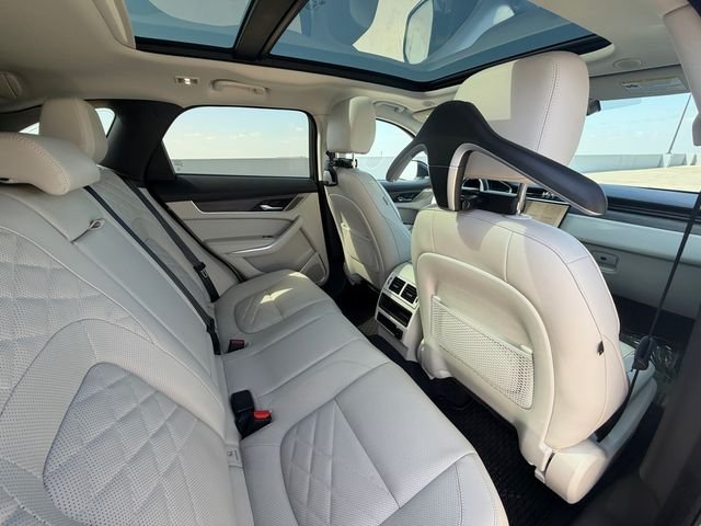 Used 2023  Jaguar P250 S image 17