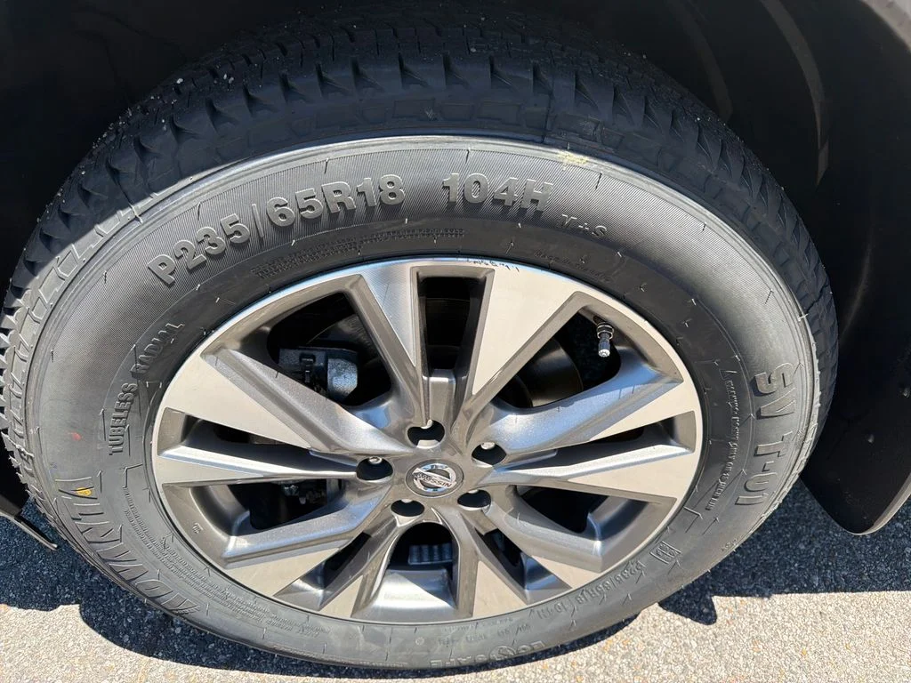 Used 2018 Pearl White Nissan SL image 15
