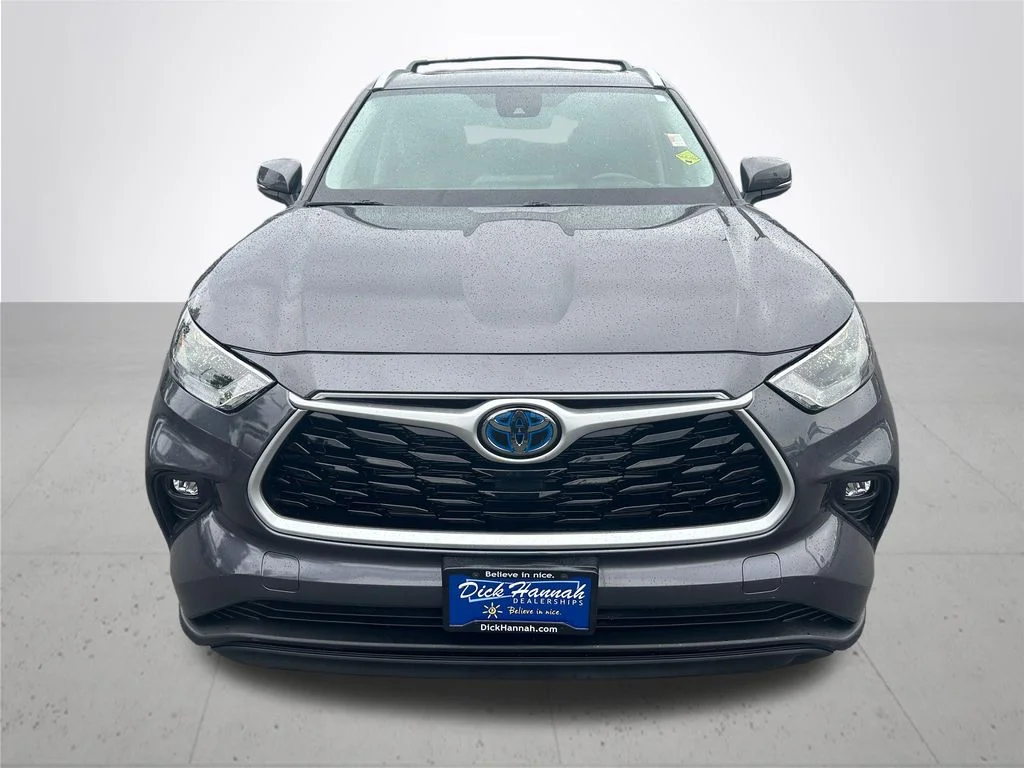 Used 2022 Gray Toyota XLE image 3