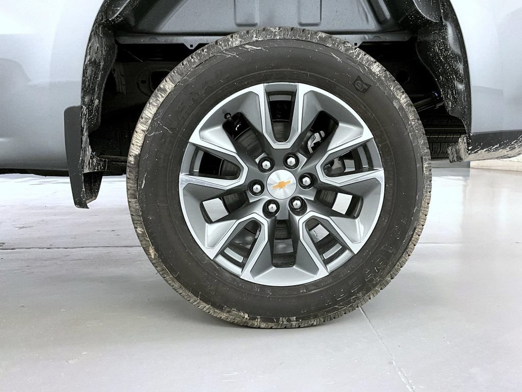 New 2026 Sterling Gray Metallic Chevrolet LT (2FL) image 22