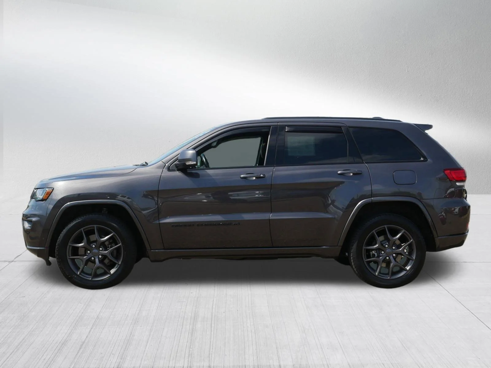 Used 2021 Granite Crystal Metallic Clearcoat Jeep 80th Anniversary image 4