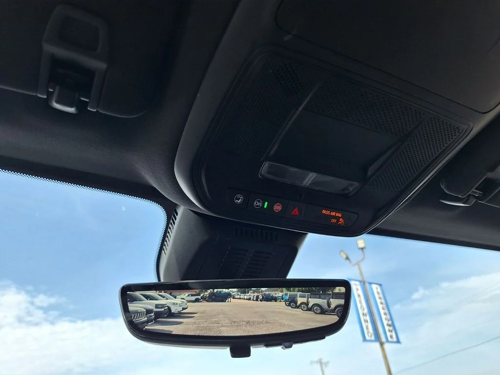 Used 2025 Summit White Chevrolet LT image 14
