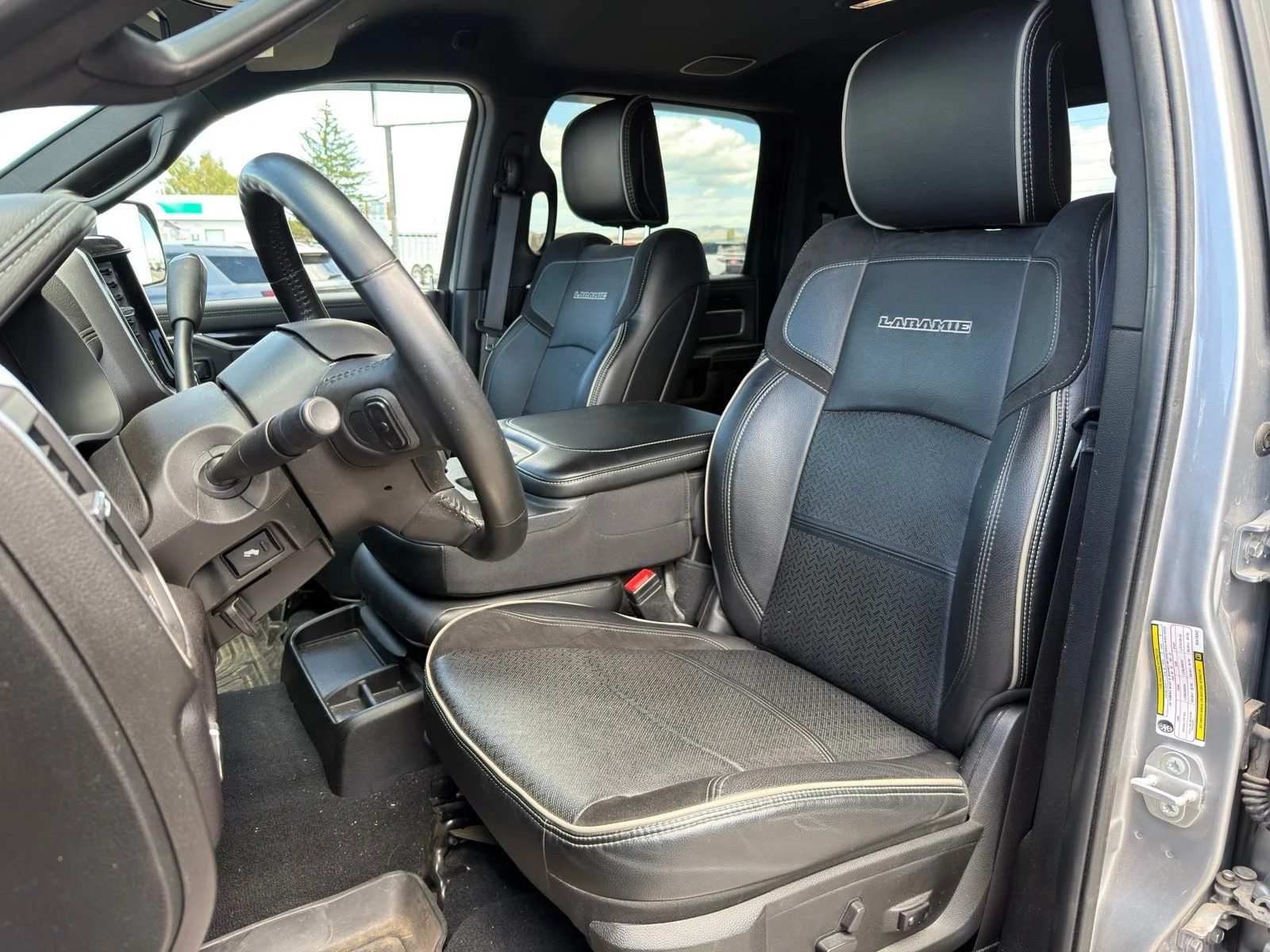 Used 2022 Silver Ram Laramie image 8