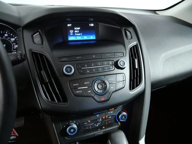 Used 2018 Red Ford SE image 17