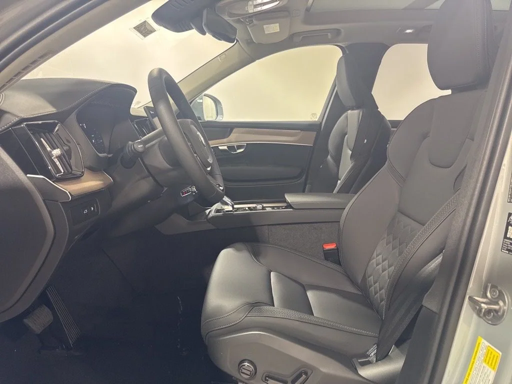 New 2026 Gray Metallic Volvo T8 Plus image 19