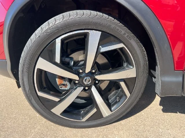 Used 2022 Red Nissan SL image 14