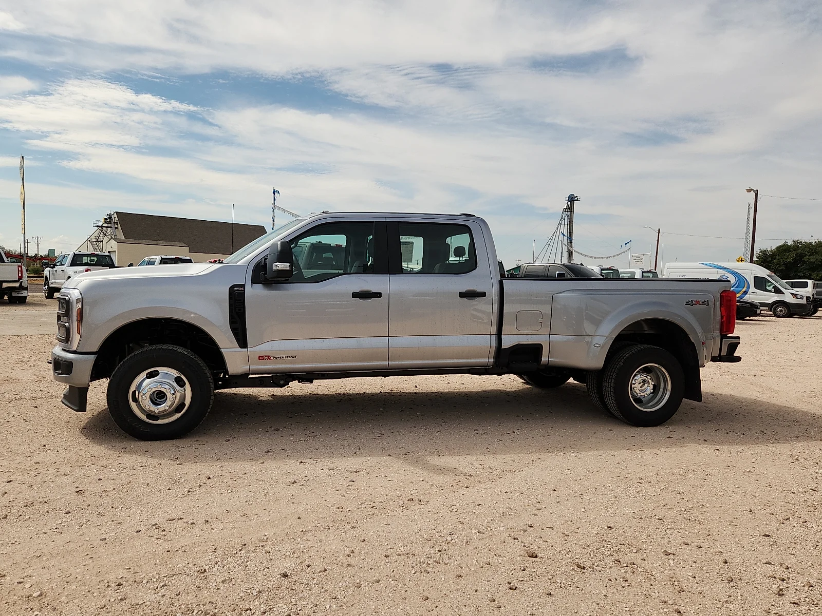 New 2027 Iconic Silver Metallic Ford XL image 4