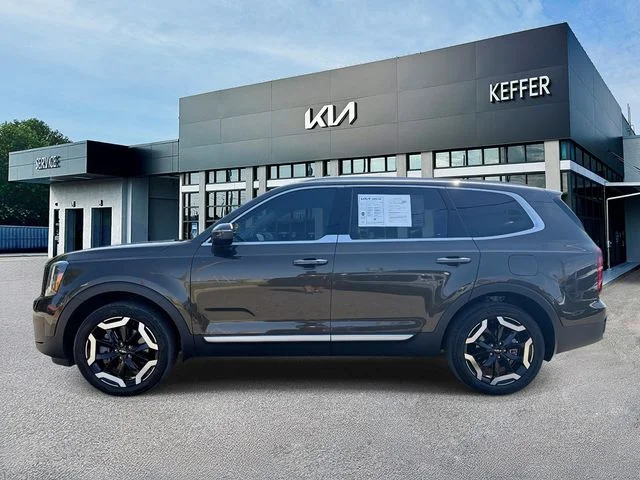 Certified Used 2024 Green Kia S image 5